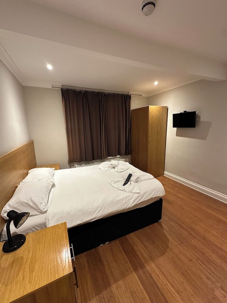 Cavendish Hotel Deluxe Double Room 3