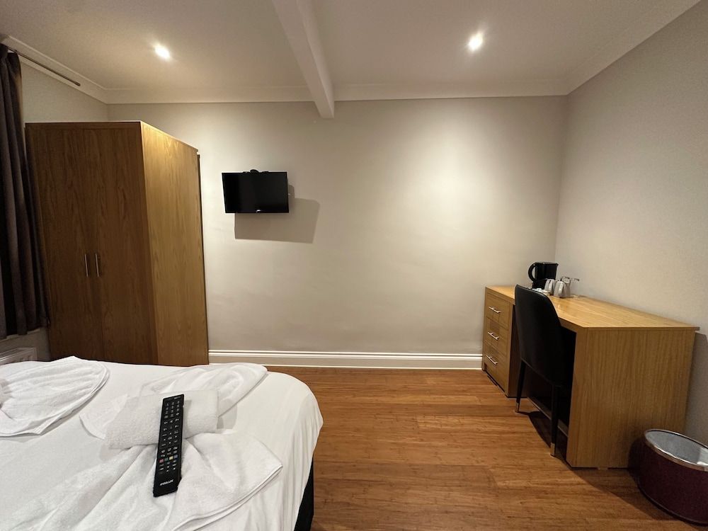 Cavendish Hotel Deluxe Double Room 2