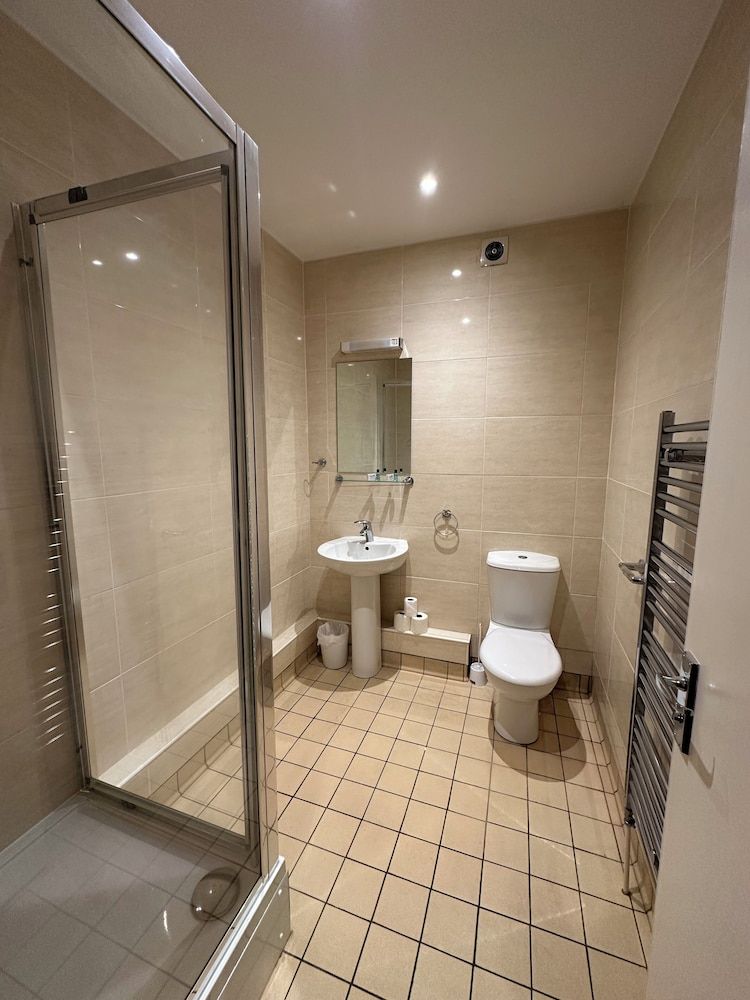 Cavendish Hotel Deluxe Double Room 7