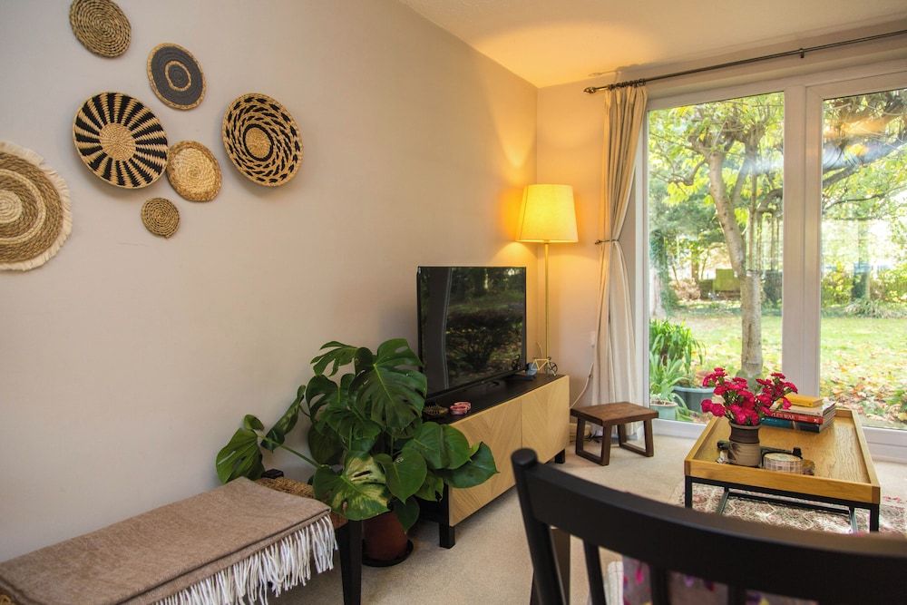 Calm Private Annex Ideal to Work, Rest & Explore House, 1 Bedroom, Garden View 12