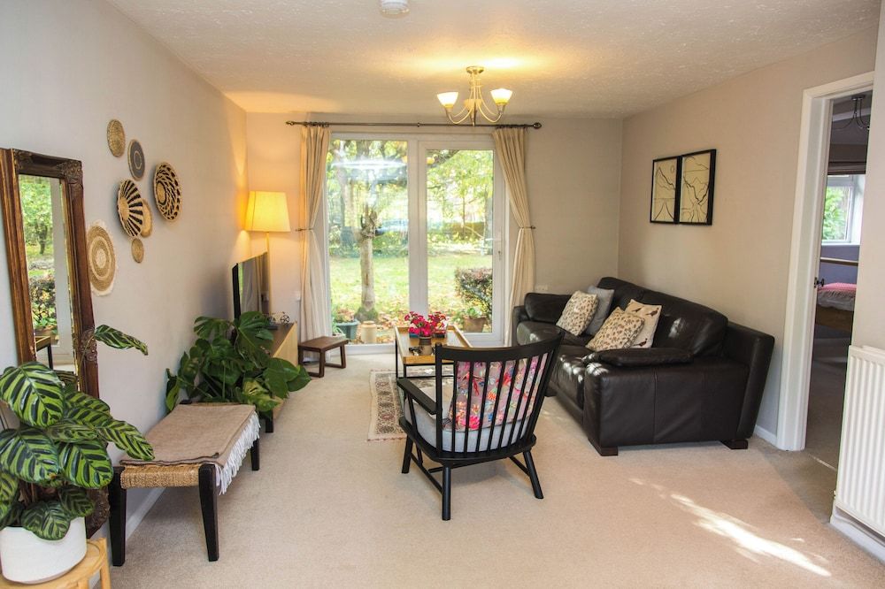 Calm Private Annex Ideal to Work, Rest & Explore House, 1 Bedroom, Garden View 14