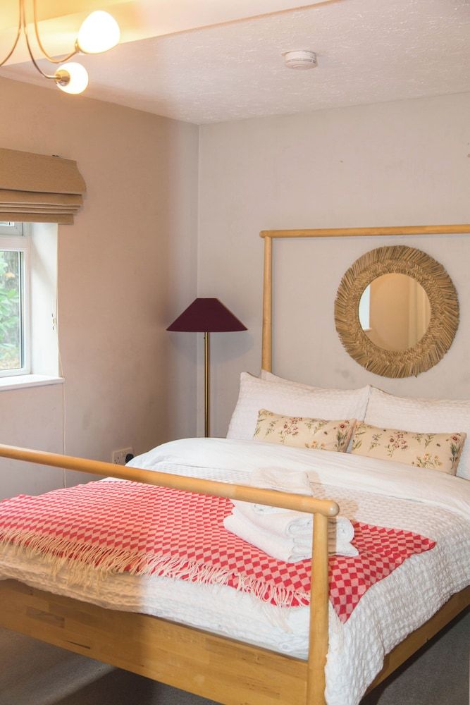 Calm Private Annex Ideal to Work, Rest & Explore House, 1 Bedroom, Garden View 4