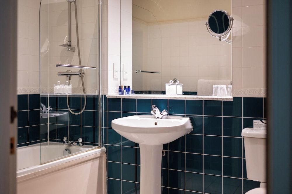 Open Arms Hotel Deluxe Twin Room, Garden View 5