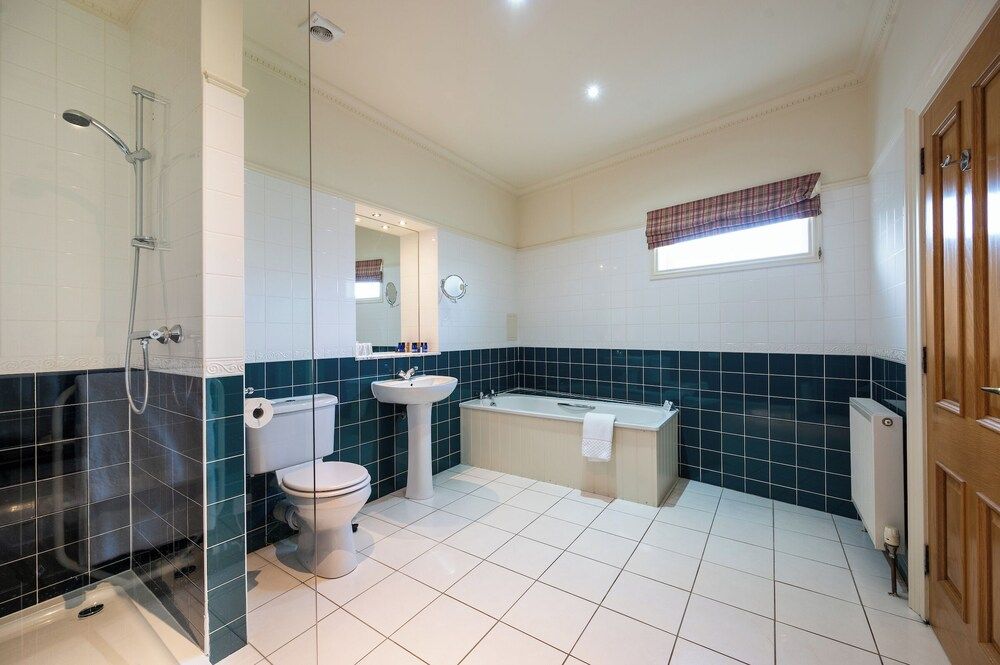 Open Arms Hotel Superior Twin Room, 2 Twin Beds, Garden View 5