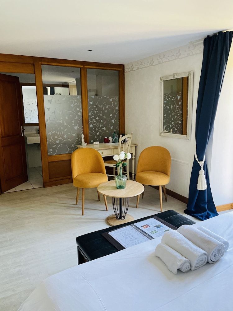 Hôtel de la Vallée Heureuse Deluxe Double Room 2