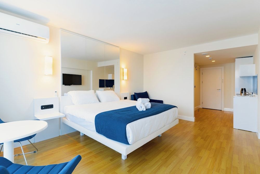 Irakli GC Classic Apartment, Sea View 2