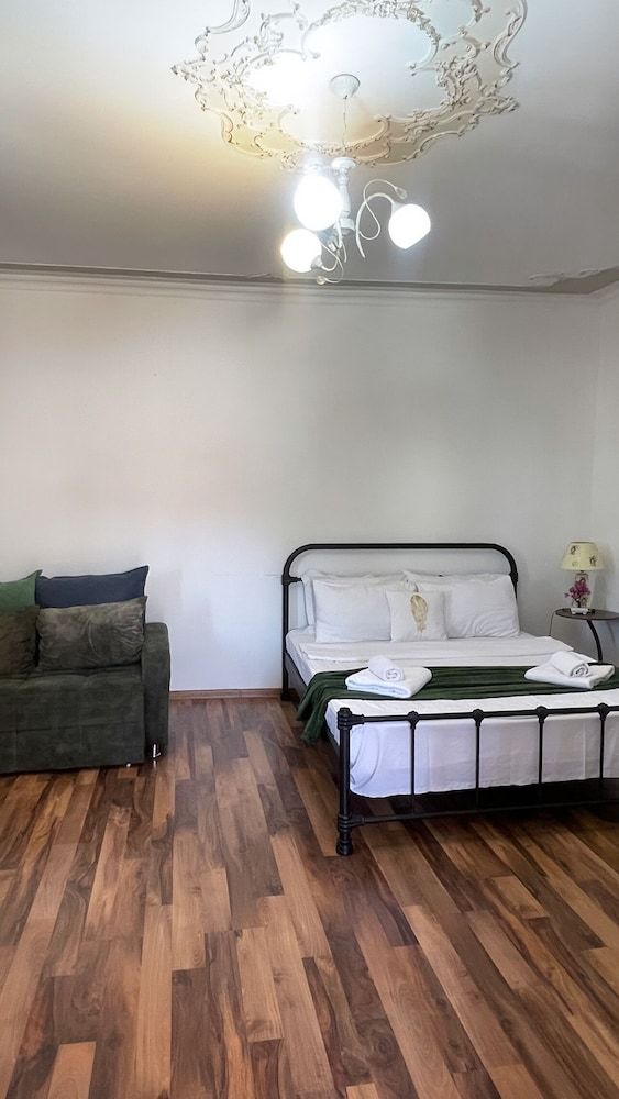 Warm House Comfort Apartment, Balcony, Garden View 9