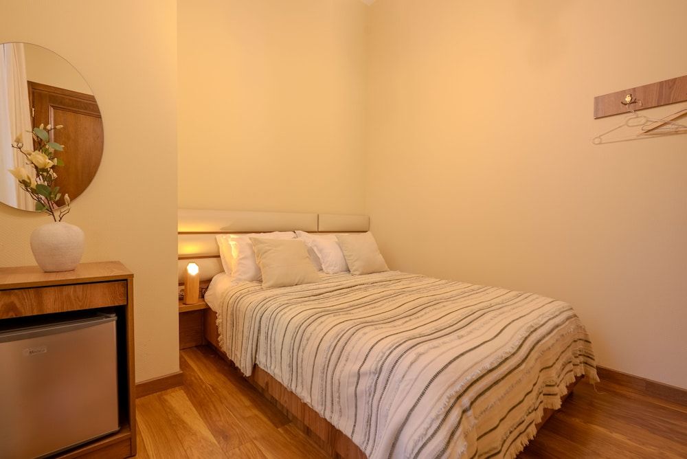 Hotel Philosophy Standard Double Room, Courtyard View 6