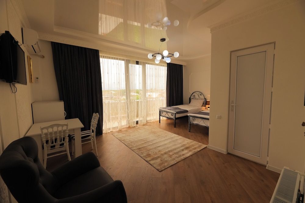 Hotel Harmony Premium Family Suite, Balcony, Pool View 4