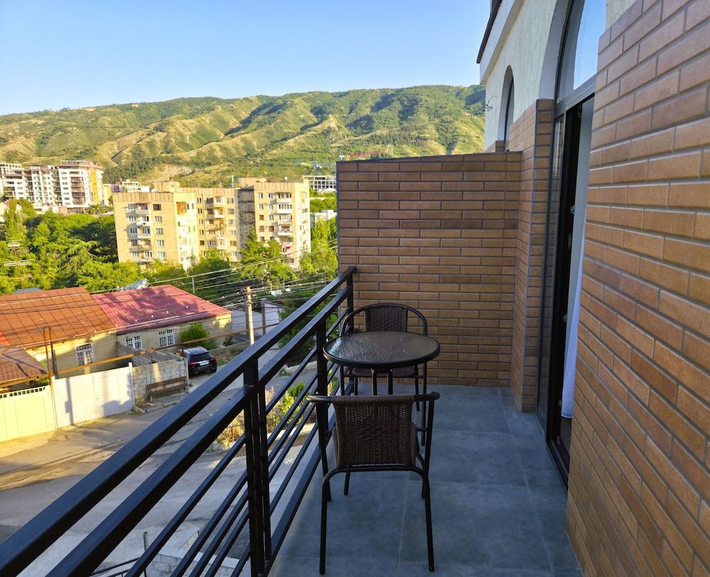 Ere's Palace Twin Room 3