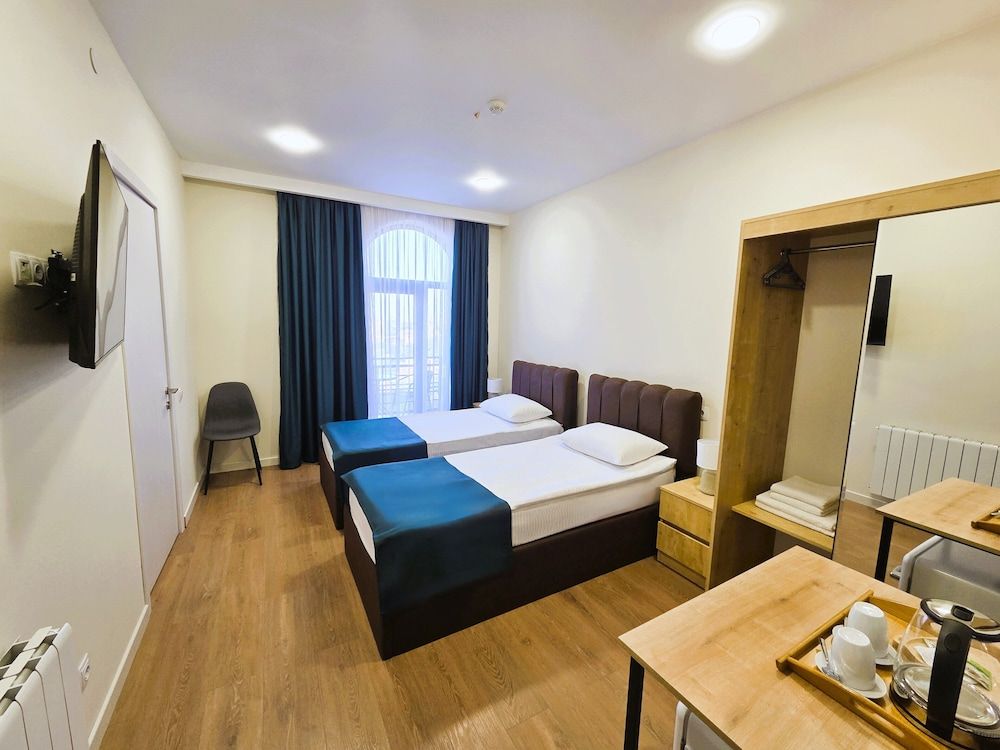 Ere's Palace Twin Room 2