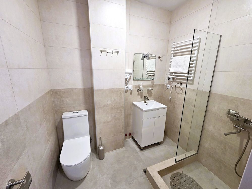 Ere's Palace Twin Room 5