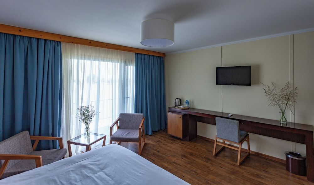 Moretoni Lake Resort Basic Cabin, Balcony, Lake View 4