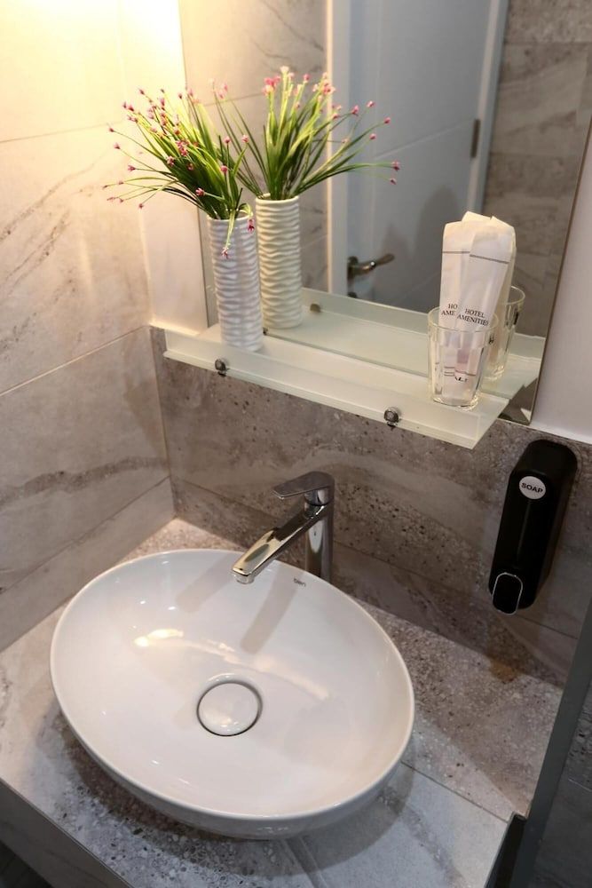 OZ Hotel Single Room, Balcony 8