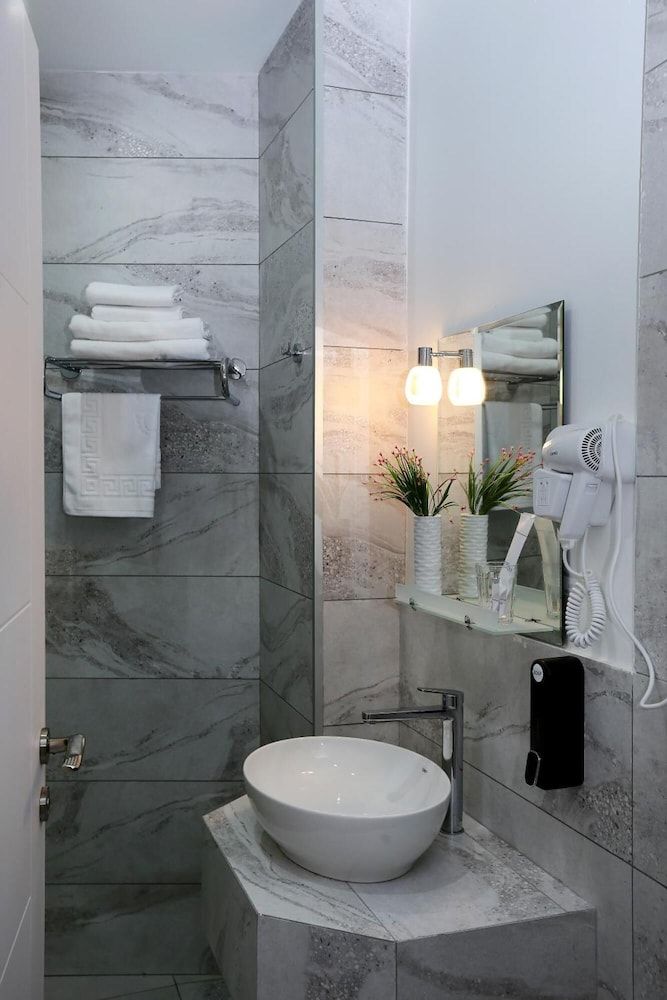 OZ Hotel Single Room, Balcony 9