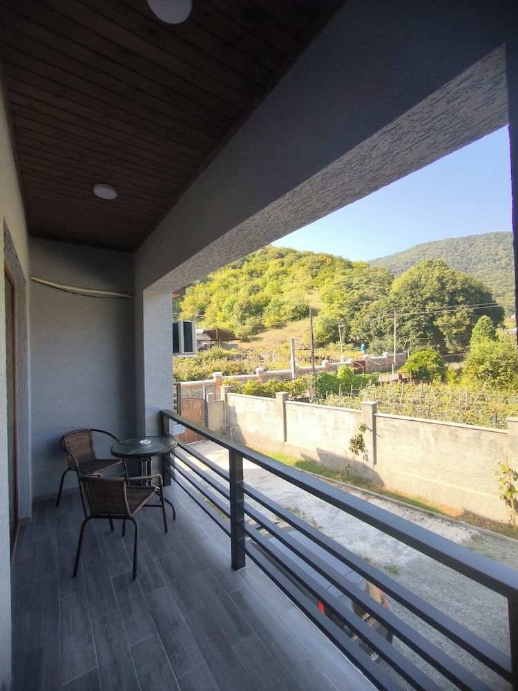 Arazani Comfort Quadruple Room, Mountain View 2