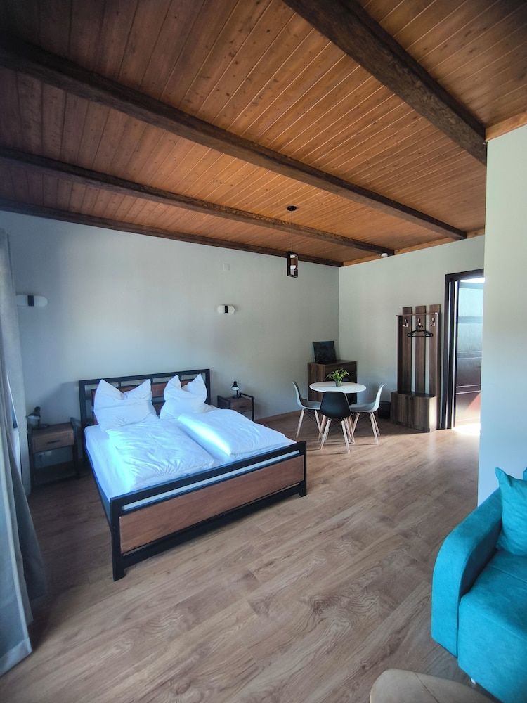 Arazani Comfort Quadruple Room 3