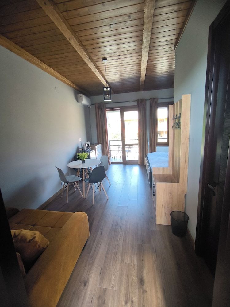 Arazani Comfort Quadruple Room 5