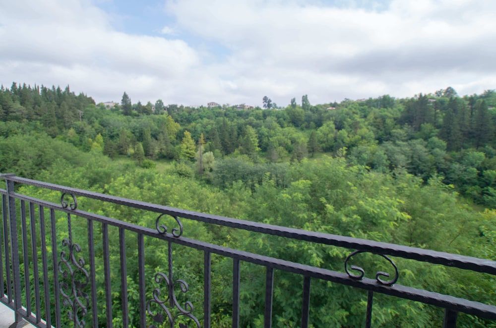 Bagrat Guest House Deluxe Double or Twin Room, Balcony, Mountain View 6