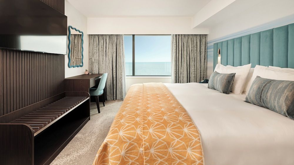 Hotel Indigo Torquay by IHG Standard Room, 1 King Bed, Sea View 5
