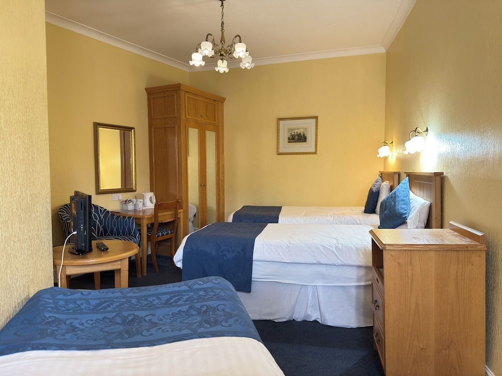 The Hand Hotel Llangollen by Compass Hospitality Triple Room 2