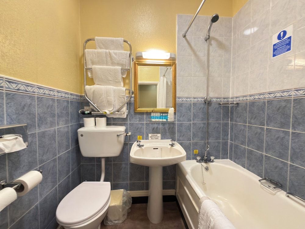 The Hand Hotel Llangollen by Compass Hospitality Triple Room 5