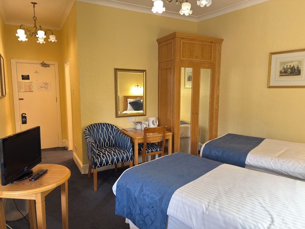 The Hand Hotel Llangollen by Compass Hospitality Triple Room 3