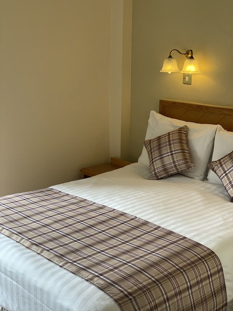The Hand Hotel Llangollen by Compass Hospitality Double Room 3