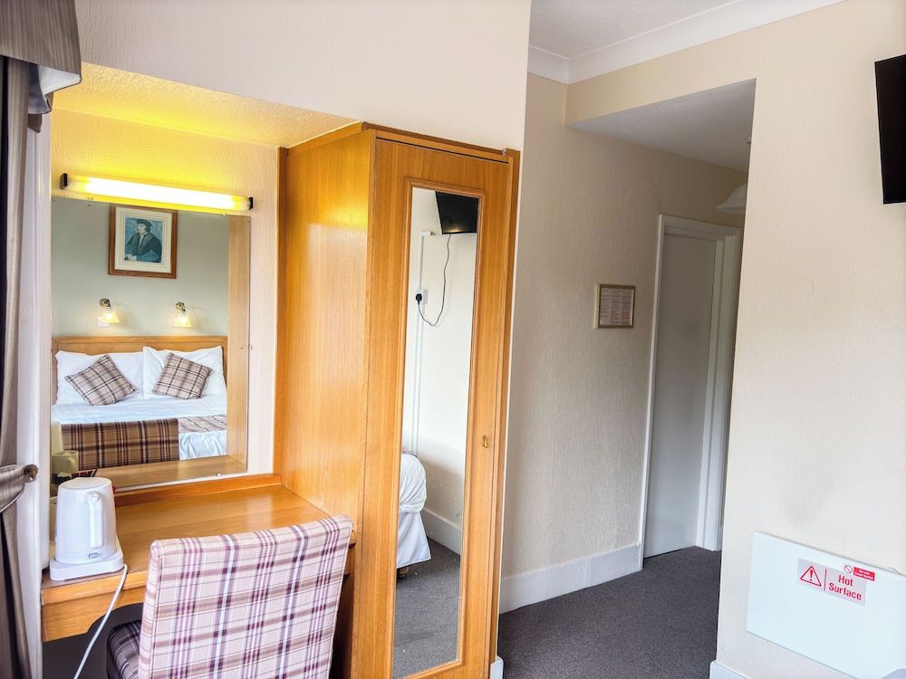 The Hand Hotel Llangollen by Compass Hospitality Double Room 5