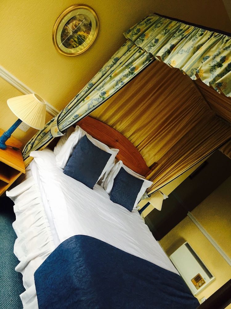 The Hand Hotel Llangollen by Compass Hospitality Superior Double Room 4