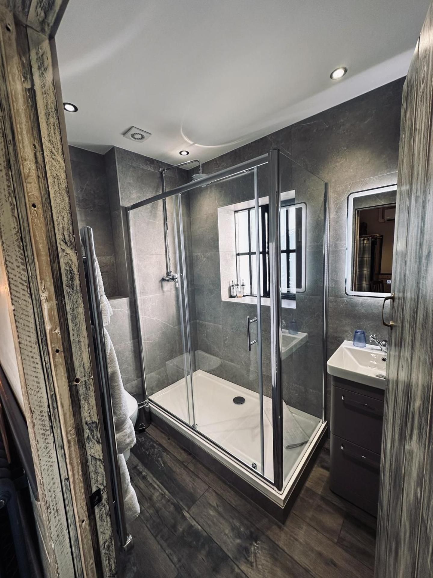 South Causey Inn Economy Twin Room 5