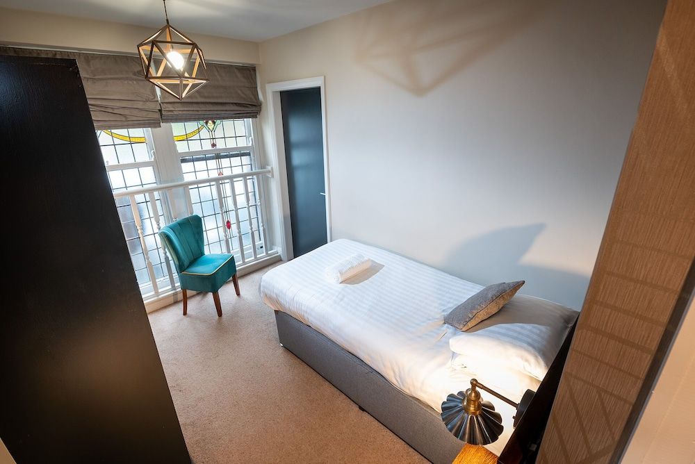 The Royal Hotel Traditional Single Room, Ensuite 2