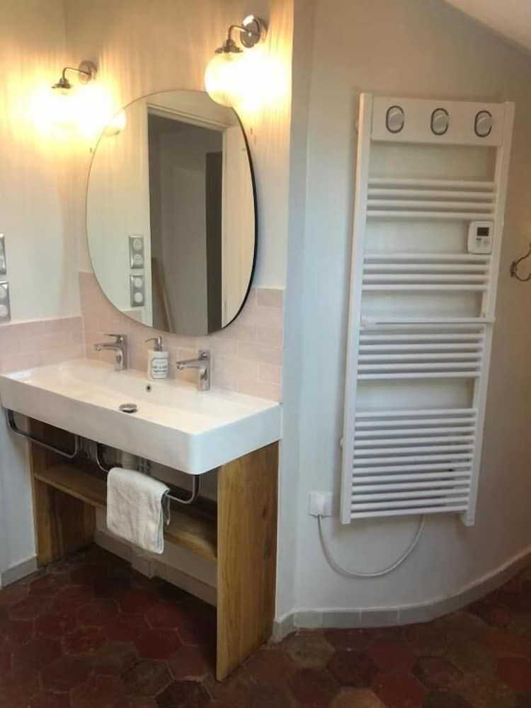 Villa Eugénie, Gîtes & Chambres d'Hôtes Standard Room, City View 4