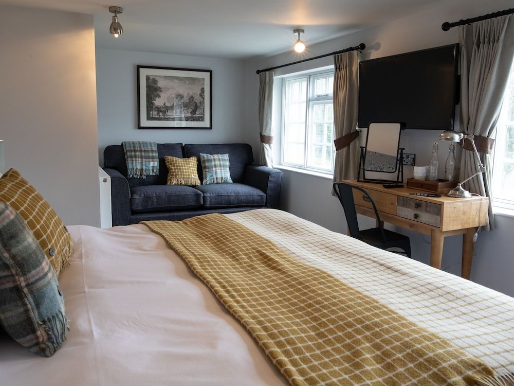 The Exeter Inn Superior Suite, Ensuite 3