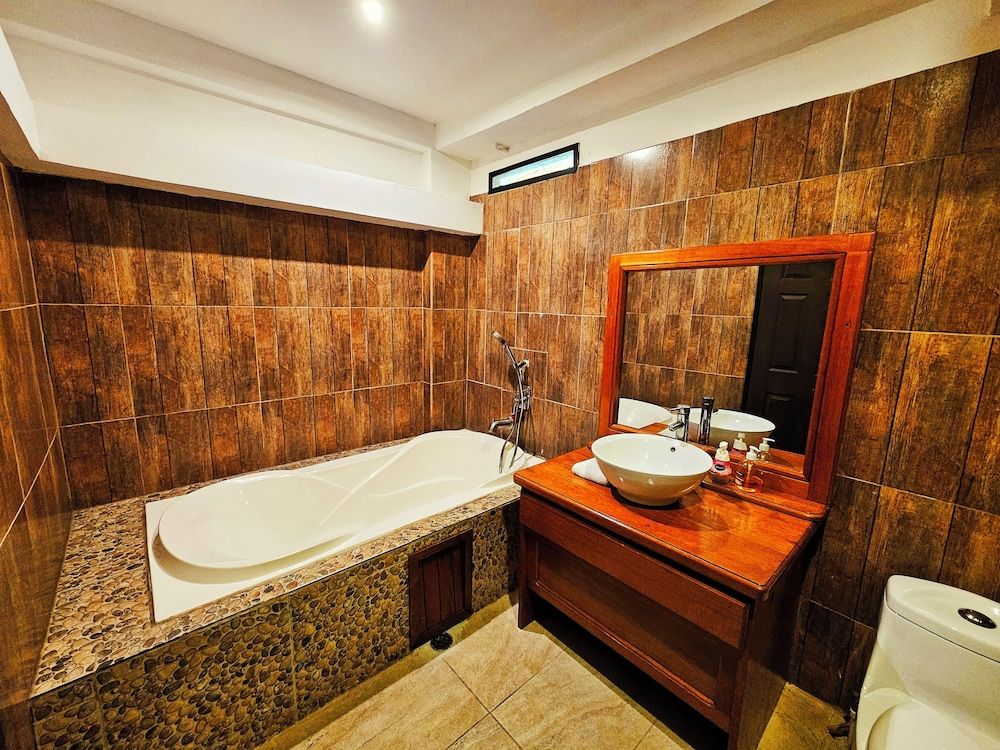 Las Luciernagas Hotel Boutique Family Triple Room, Bathtub 4