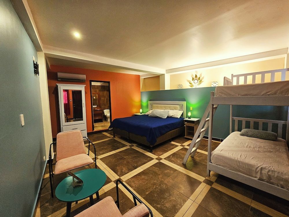 Las Luciernagas Hotel Boutique Family Triple Room, Bathtub 2