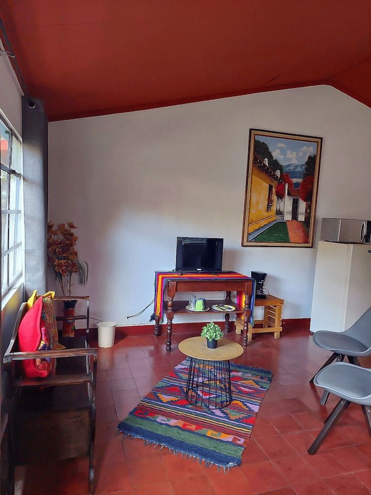 El Aguacatal Family Room 7