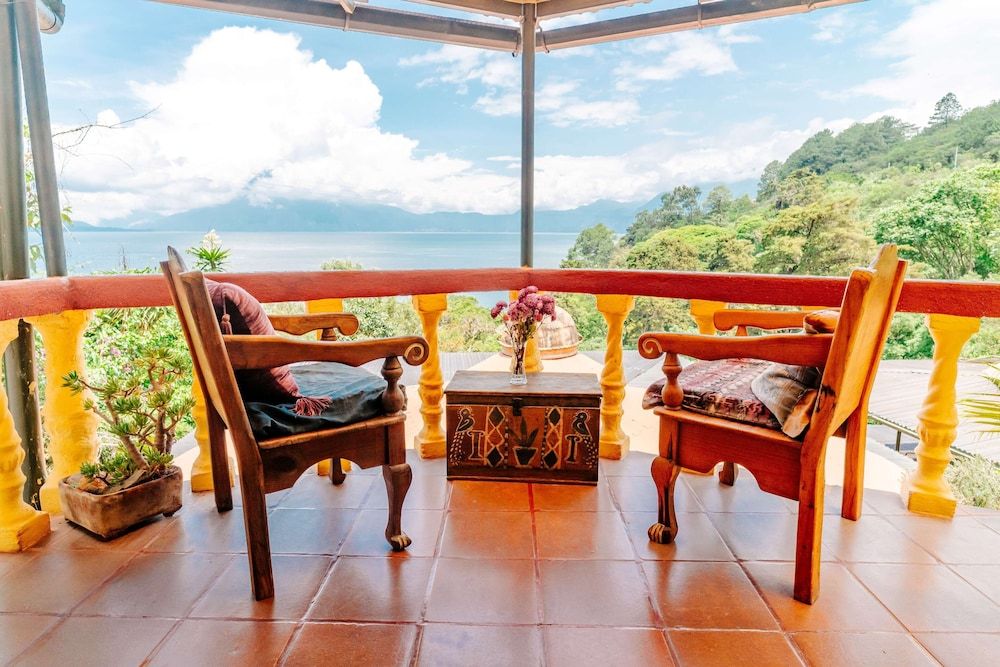 Jenna's River Bed & Breakfast Deluxe Yurt, Lake view, 1 queen bed (Iguana) 7