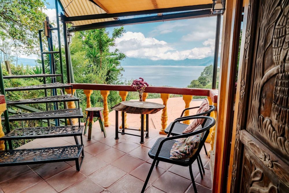 Jenna's River Bed & Breakfast Deluxe Yurt, Lake view, 1 queen bed (Owl) 7