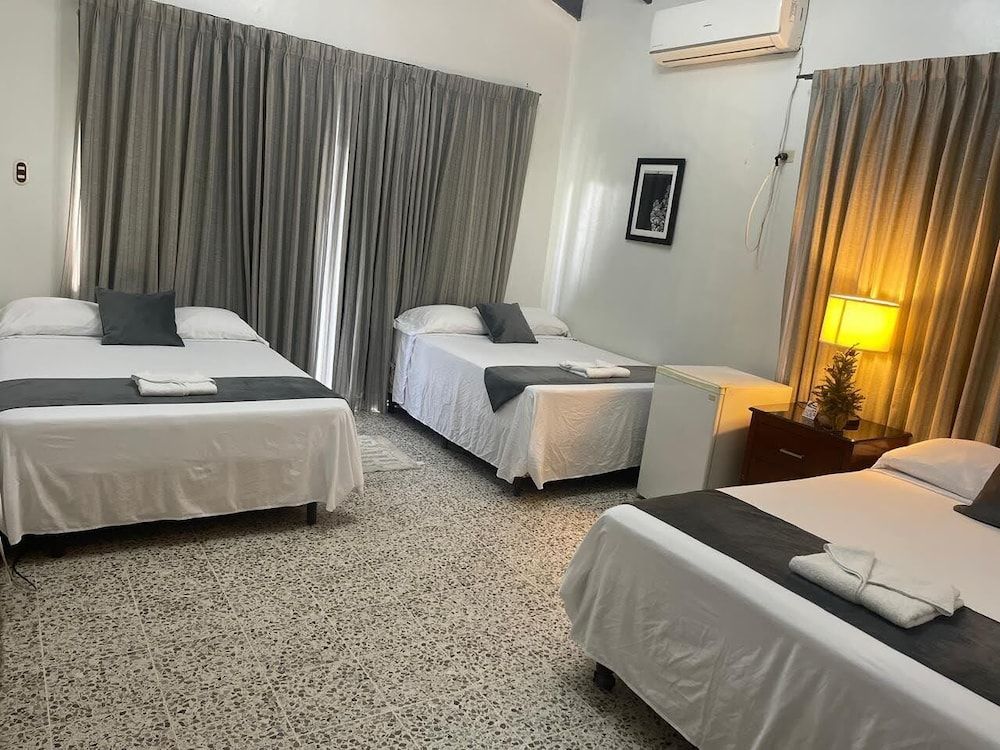 Hostal Del Valle Basic Triple Room 2