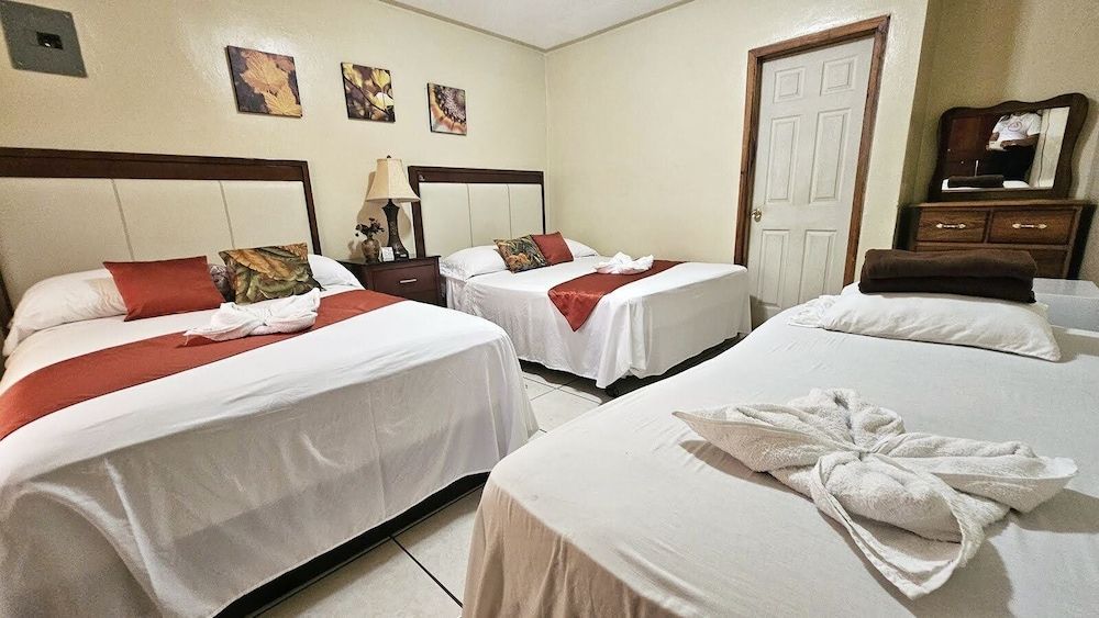 Hostal Del Valle Basic Triple Room