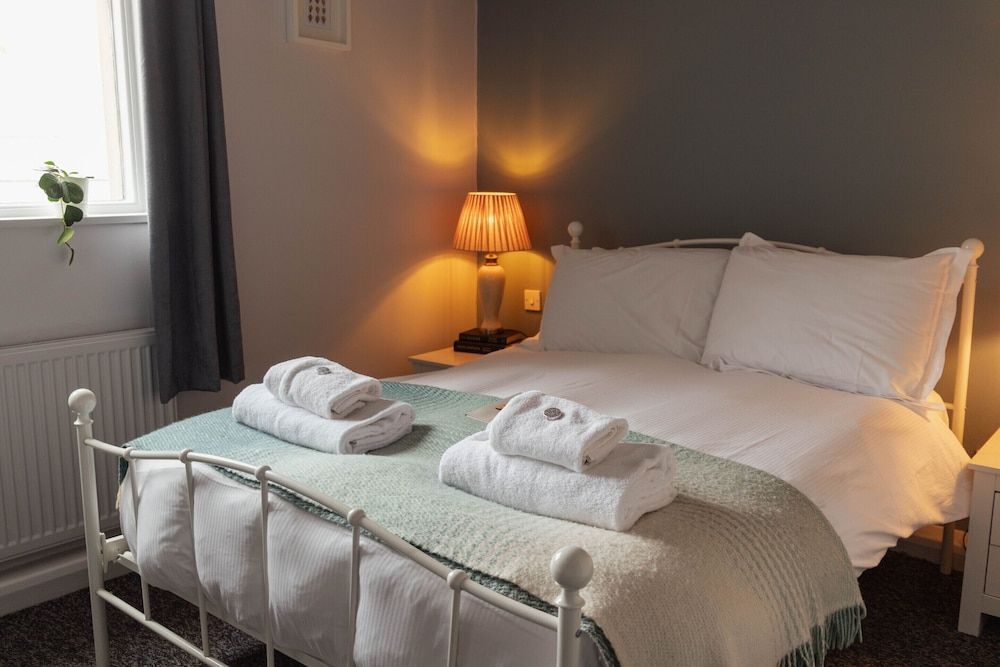 The Devonshire Arms Baslow Suite, Ensuite 9