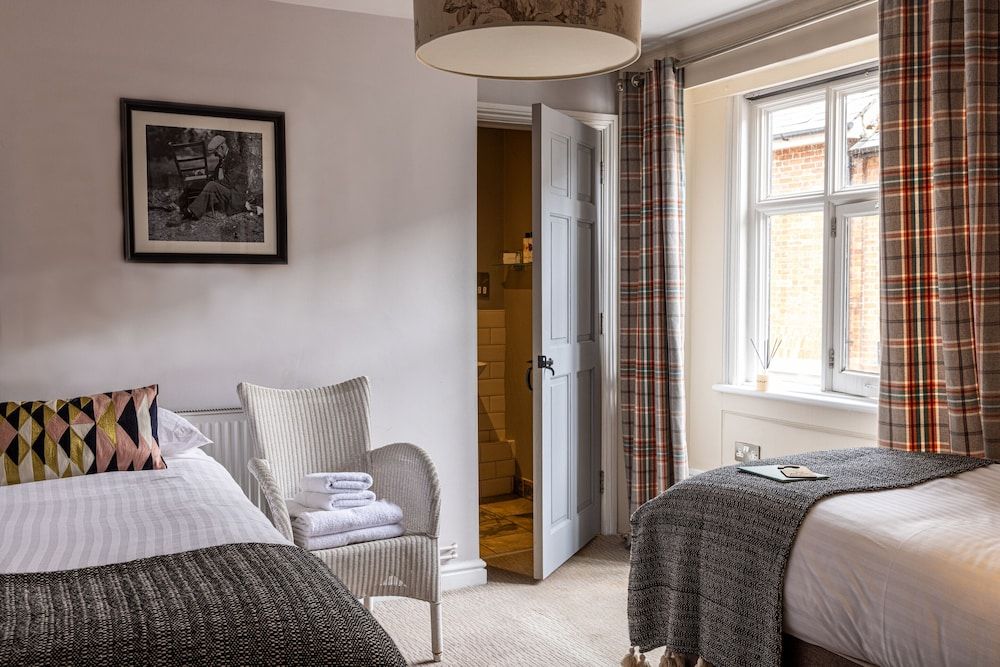 The Crown & Horns Twin Room, Accessible, Ensuite ((Room Only)) 2