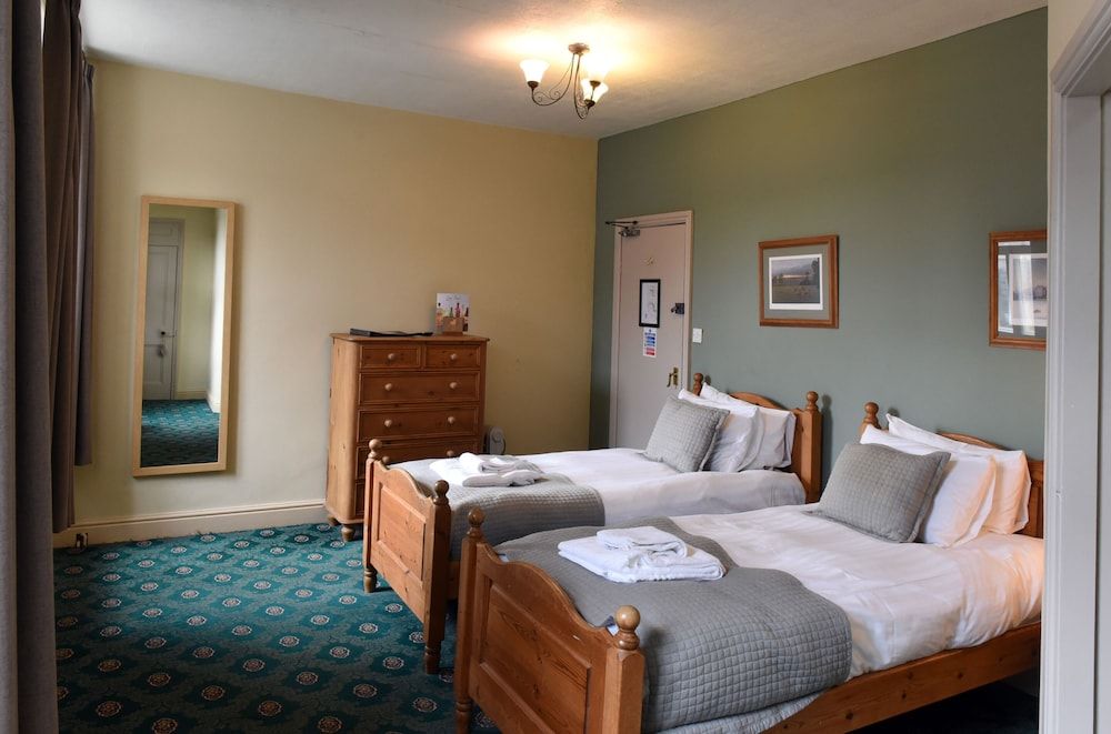 The Black Bull Hotel Twin Room, Ensuite 3