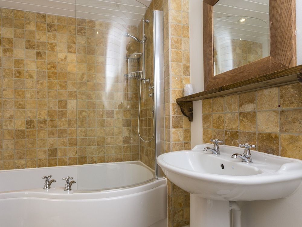 Blue Ball Inn Family Double or Twin Room, Ensuite 5