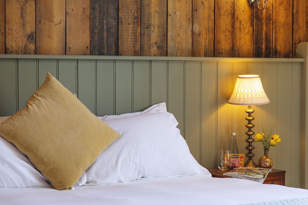 Blue Ball Inn Deluxe Double Room, Ensuite 2