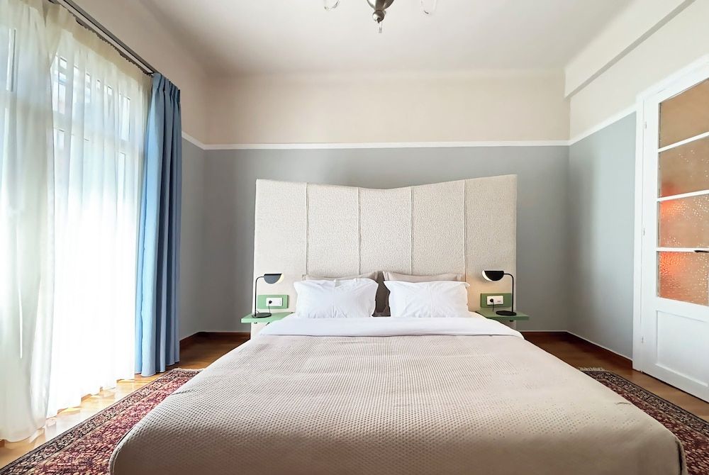 Signature Apartment, City View