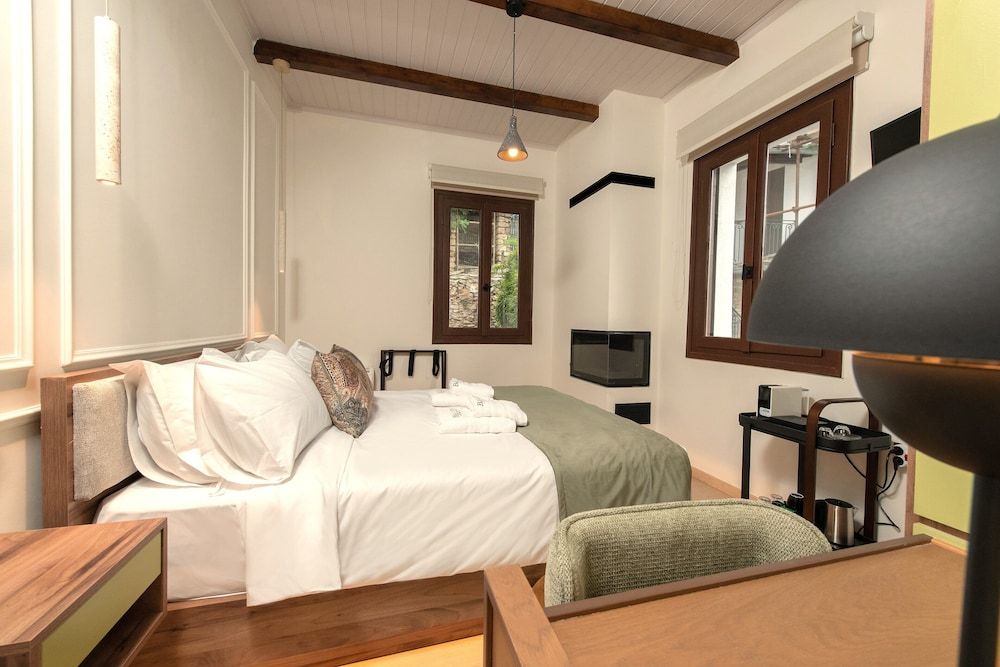 Balcon Makrinitsa Deluxe Double Room 2