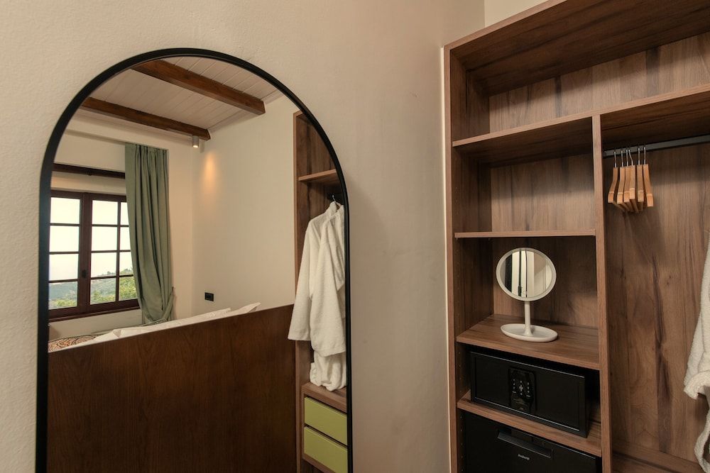 Balcon Makrinitsa Deluxe Double Room, Sea View 2