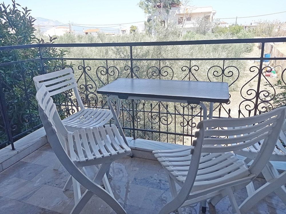 Lechaio Corinth Maisonette for 4 - A Lechaio Beach Corinth Maisonette - Building A House, Smoking 4